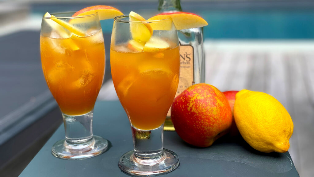 Chef Plum's Apple Ginger Snap Cocktail Recipe